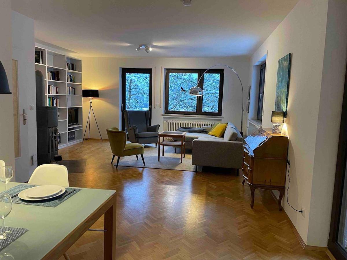 Ganze Wohnung, Three-Bedroom Apartment in Münsing, Starnberger See