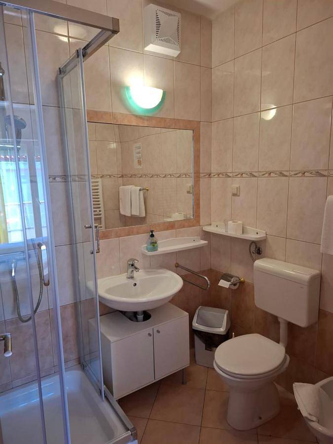 Chambre d’hôte pour 2 personnes, avec vue ainsi que jardin et piscine, animaux acceptés dans Krk - 2