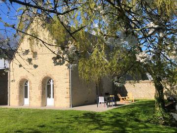 Maison d’hôte pour 4 personnes, avec vue sur le lac et piscine ainsi que jardin et vue, animaux acceptés à Saint-Martin-de-Varreville