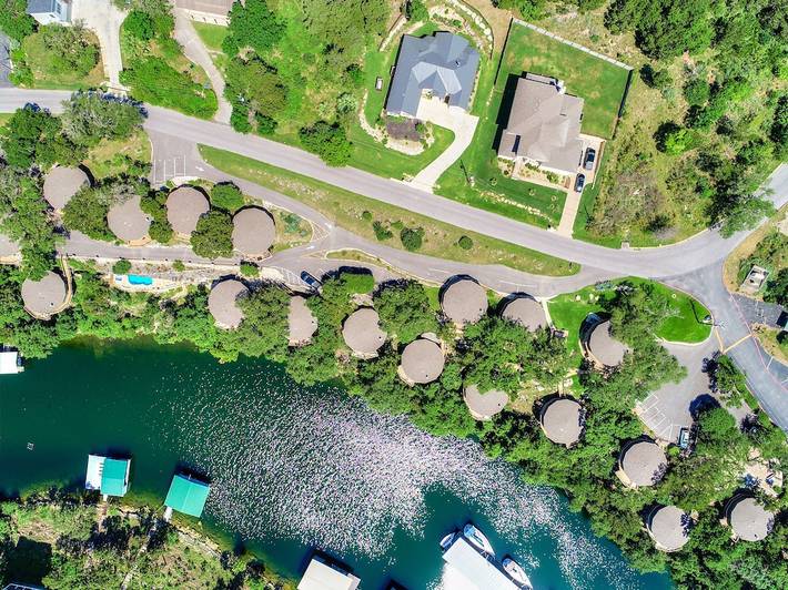 Villa for 6 people, with balcony and hot tub as well as pool in Lake Travis