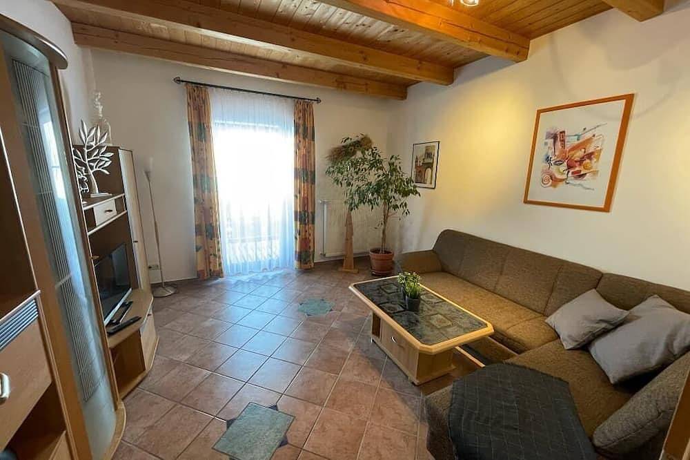 Ganze Wohnung, Ferienwohung (70 qm) im ersten Stock mit Balkon in Neualbenreuth, Ostbayern