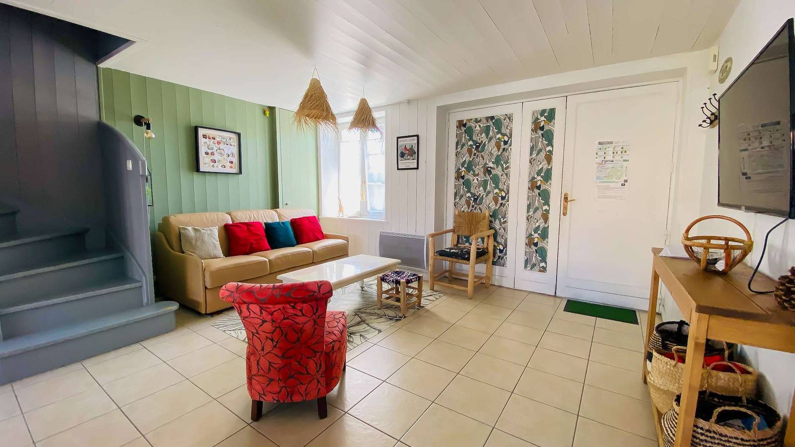 Appartement de vacances entier, Charmante maison de village à étage avec cour in Le Bois-Plage-en-Ré, Île de Ré