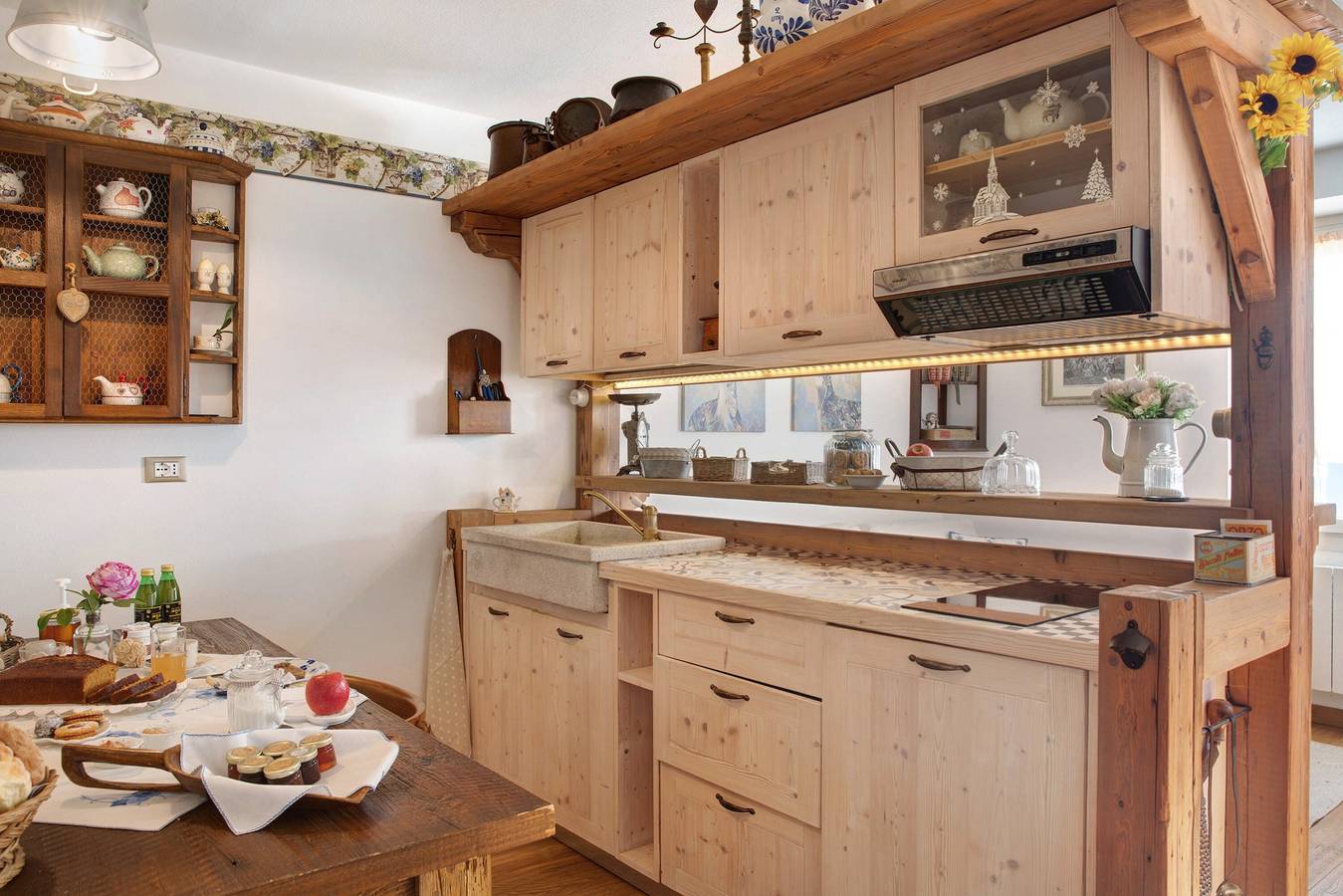 Appartement entier, Appartement de vacances "Mantaula" avec vue sur la montagne, terrasse partagée et Wi-Fi in San Giacomo (Teglio), Teglio