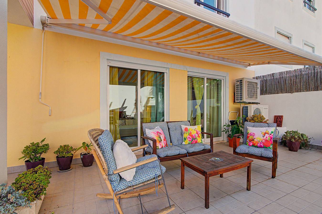 Apartamento inteiro, Apartamento 'Magnolia' com Terraço Privado, Wi-Fi e Ar Condicionado in Tavira (Santa Maria), Tavira (Santa Maria e Santiago)