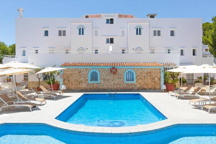 Apartamento de vacaciones para 8 personas, con Balcón y Terraza además de Jacuzzi y Jardín en Ibiza
