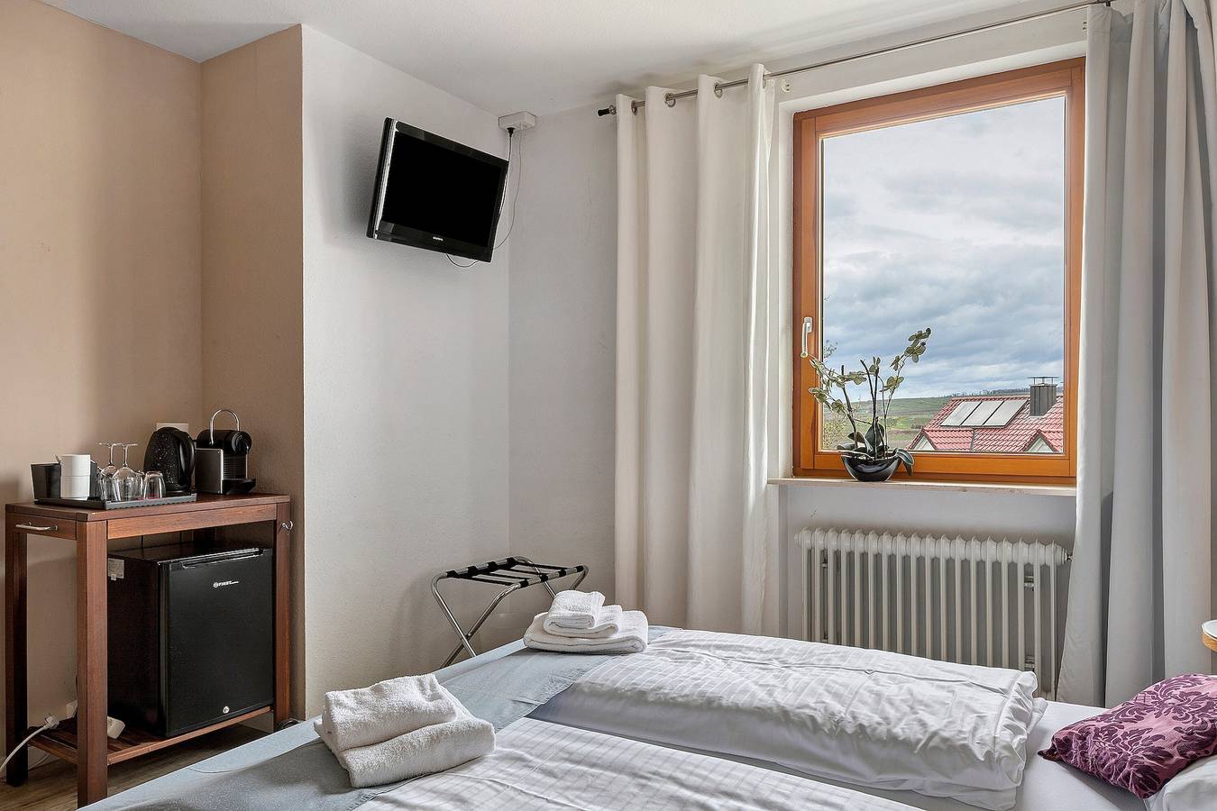 Zimmer „Kirschblüte“ mit Gemeinschaftsgarten und Wlan in Oberrotweil, Vogtsburg im Kaiserstuhl