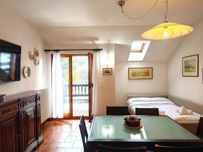 Gîte pour 8 personnes, avec vue ainsi que balcon et jardin, animaux acceptés à Cesana Torinese