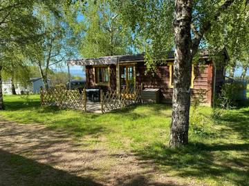 Camping pour 5 personnes, avec vue ainsi que jardin et piscine, animaux acceptés dans le Puy-de-Dôme
