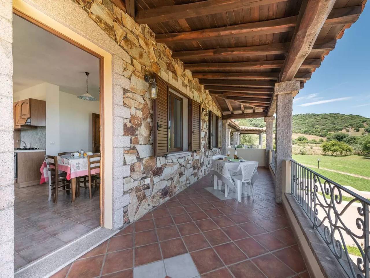 Entire apartment, Relaxing holiday home near La Caletta beaches in Iscra E Voes, Nuoro Province