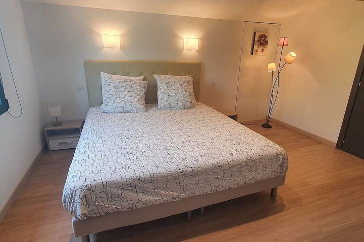 Location de vacances pour 8 personnes, avec jardin et terrasse à La Roquette-sur-Siagne - 2
