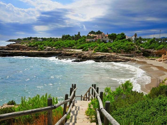 Location de vacances pour 6 personnes, avec jardin ainsi que piscine et terrasse, animaux acceptés dans Les Tres Cales - 2