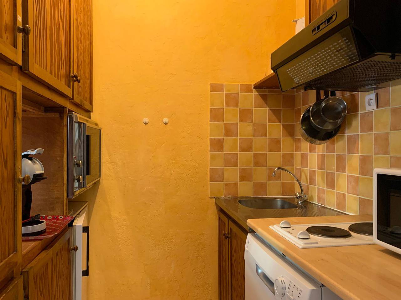 Entire studio, Spacious studio for 5 in Pra Loup center, close to slopes in Pra-Loup, Uvernet-Fours