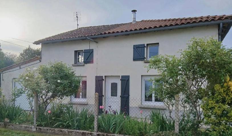 Location de vacances pour 9 personnes, avec jardin, adapté aux familles à Brillac