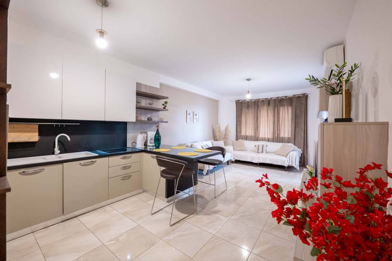 Hel leilighet, Ferieleilighet for 4 personer med balkong / terrasse in Saranda, Vlorë