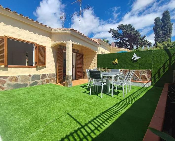 Ferienwohnung für 3 Personen, mit Pool und Terrasse sowie Garten in Playa del Inglés