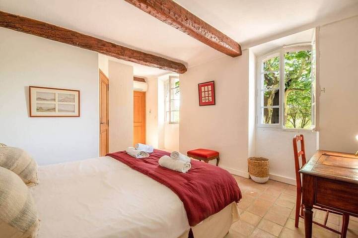 Stately property with 3 tennis & sport courts and a large pool, village 5' walk in Callas, Draguignan Region