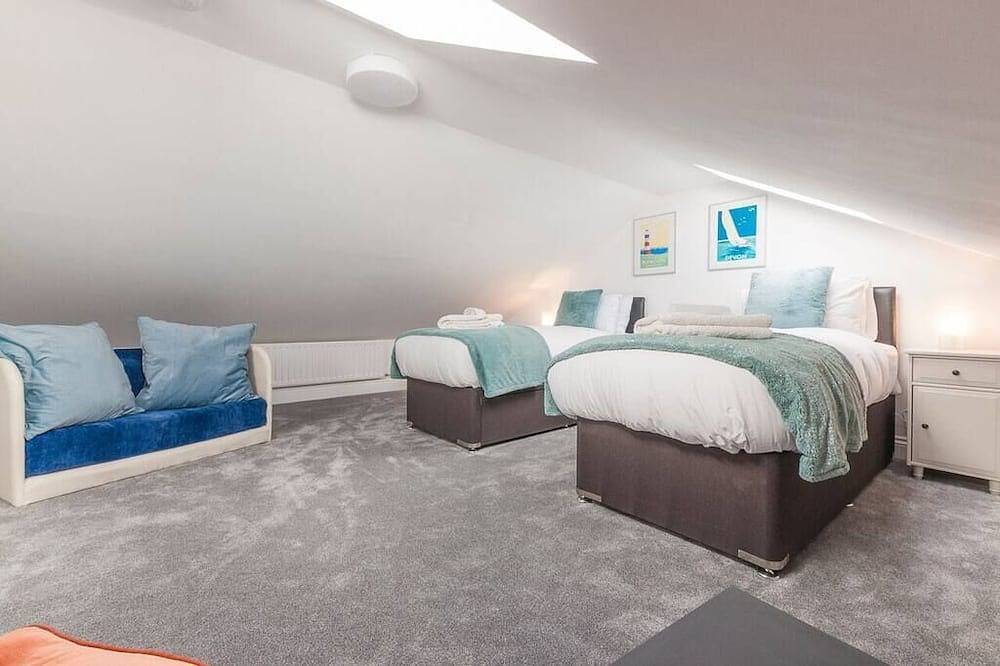 Entire apartment, Magnificent views of Tamar and Rwy. Free Parking in Plymouth, South West England
