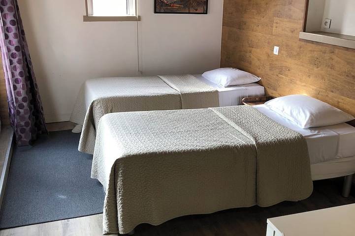 Entire apartment, Large 22 m2 ground-floor studio, 5-minute walk from Igr/Paul Brousse line 14 in Villejuif, Val-de-Marne