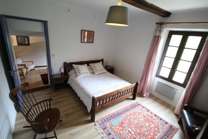 Location de vacances pour 4 personnes, avec vue ainsi que jardin et piscine, animaux acceptés à Le Tech - 2