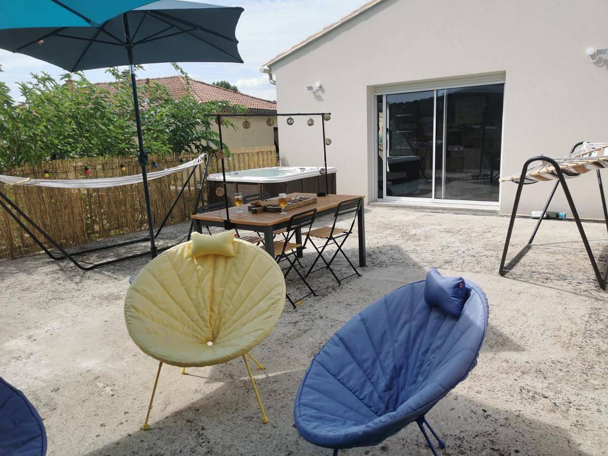 Appartement entier, 50m2, 4 personnes , jacuzzi et sauna privatif in Piolenc, Vaucluse