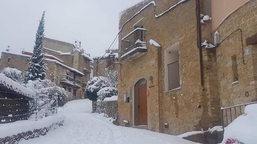 Casa de vacaciones para 10 personas, con terraza y vistas, Se admiten mascotas en Parc Natural de la Tinença de Benifassà