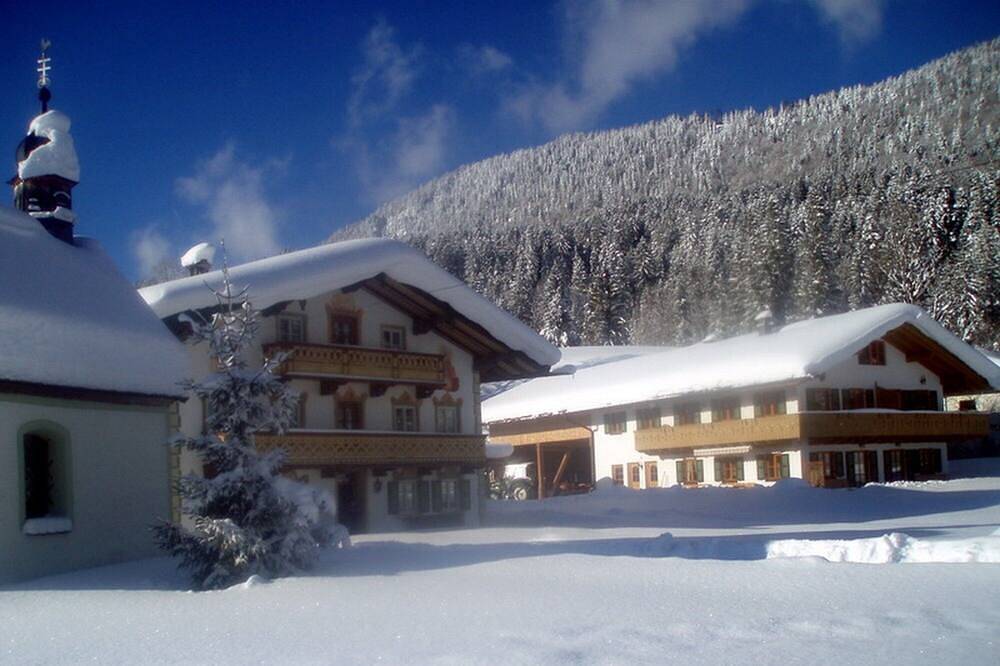 Ganze Wohnung, Neu erbaute konfortable Ferienwohnung mit Wellnessbereich in Jachenau, Walchensee