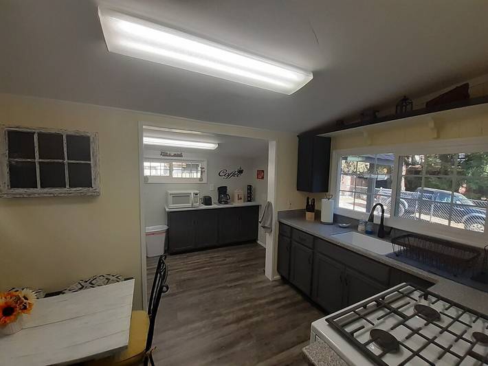 Vacation rental for 4 people, with balcony and yard in Crestline