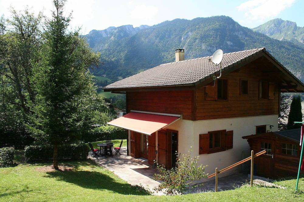 Herrliches Chalet, dörfliche Lage, Garten, Parkplatz, Aussicht und Wifi in Le Biot, Thonon-les-Bains und Umgebung