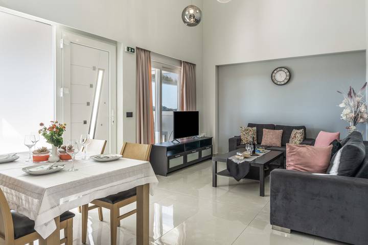Villa „Diamond Serenity“ mit privater Terrasse, WLAN und Klimaanlage in Kardamaina, Kos