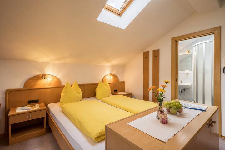 Hel enrumslägenhet, Apartment "Bozen" with Mountain View, Wi-Fi, Balcony & Garden in Salonetto, Mölten
