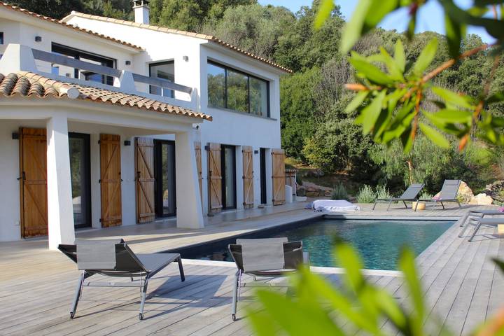 Villa pour 12 personnes, avec jardin ainsi que terrasse et piscine - 1