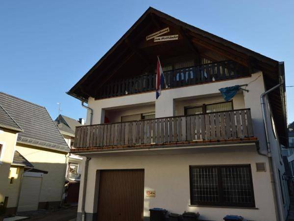 Ferienwohnung für 8 Personen, mit Balkon und Ausblick in Veldenz