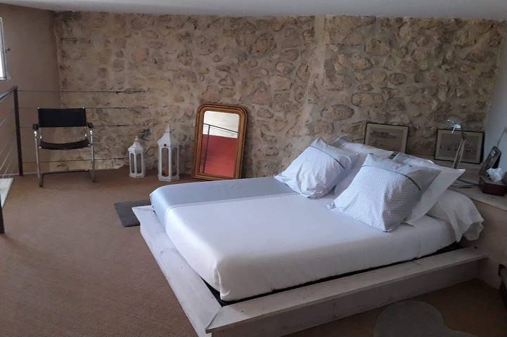 Location de vacances pour 2 personnes, avec terrasse, animaux acceptés à Alleins - 2