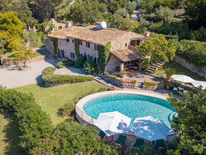 Villa für 12 Personen, mit Balkon und Whirlpool sowie Garten in Pollença