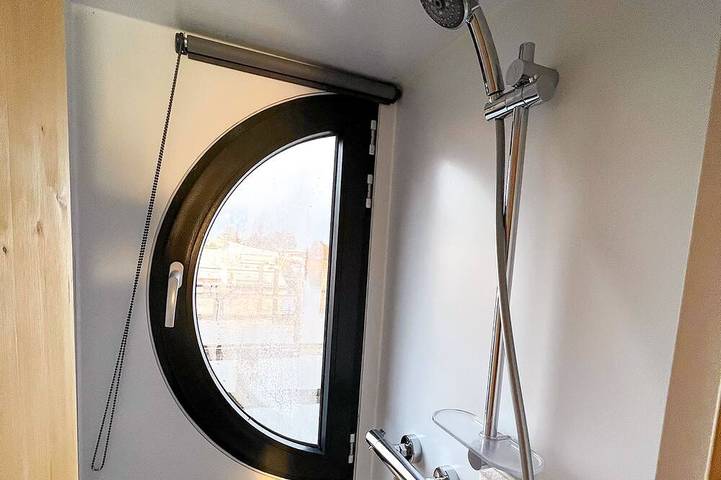 Hausboot für 5 Personen, mit Terrasse in Mecklenburgische Seenplatte - 4