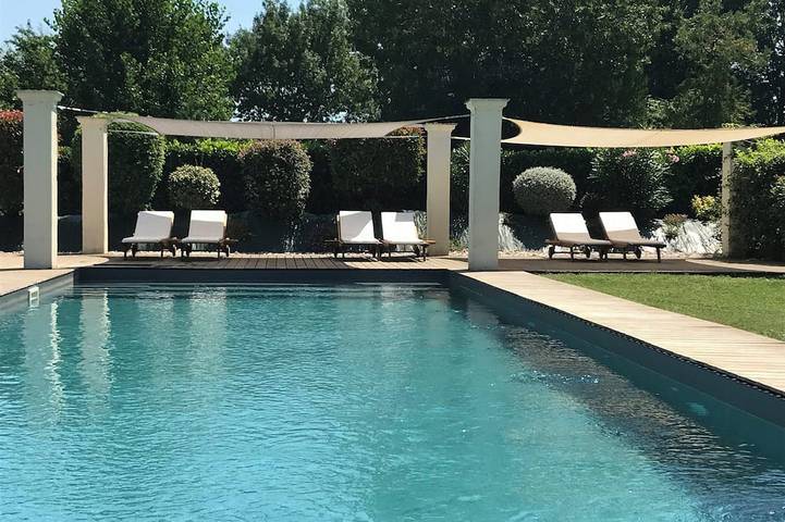 Location de vacances pour 30 personnes, avec jardin et piscine, animaux acceptés à Garrevaques