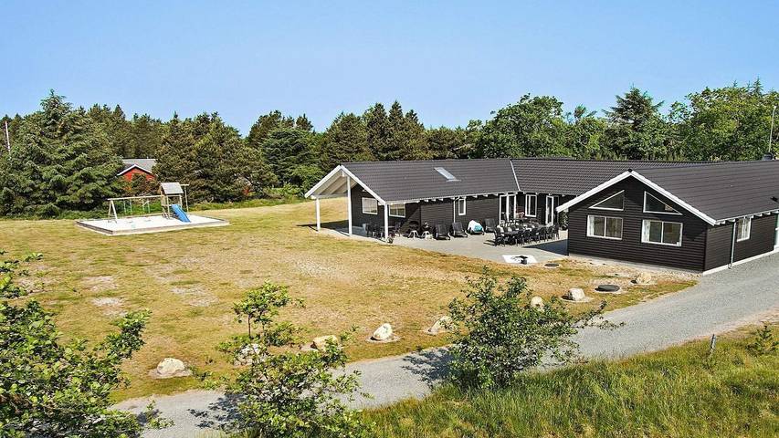 Ferienhaus für 24 Personen, mit Whirlpool und Pool sowie Terrasse und Sauna, mit Haustier in Blavand