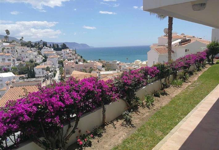 Apartamento inteiro, Apartamento dois quartos 'Parador Area Ne' com vista para o mar, terraço e piscina in Playa de Burriana, Nerja
