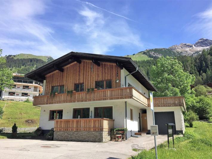 Hütte für 4 Personen, mit Terrasse im Lechtal