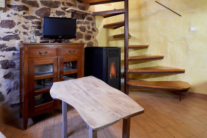 Country House 'El Sardón 2' with Mountain View, Wi-Fi and Air Conditioning in Bembibre, Cantabriske Bjerge