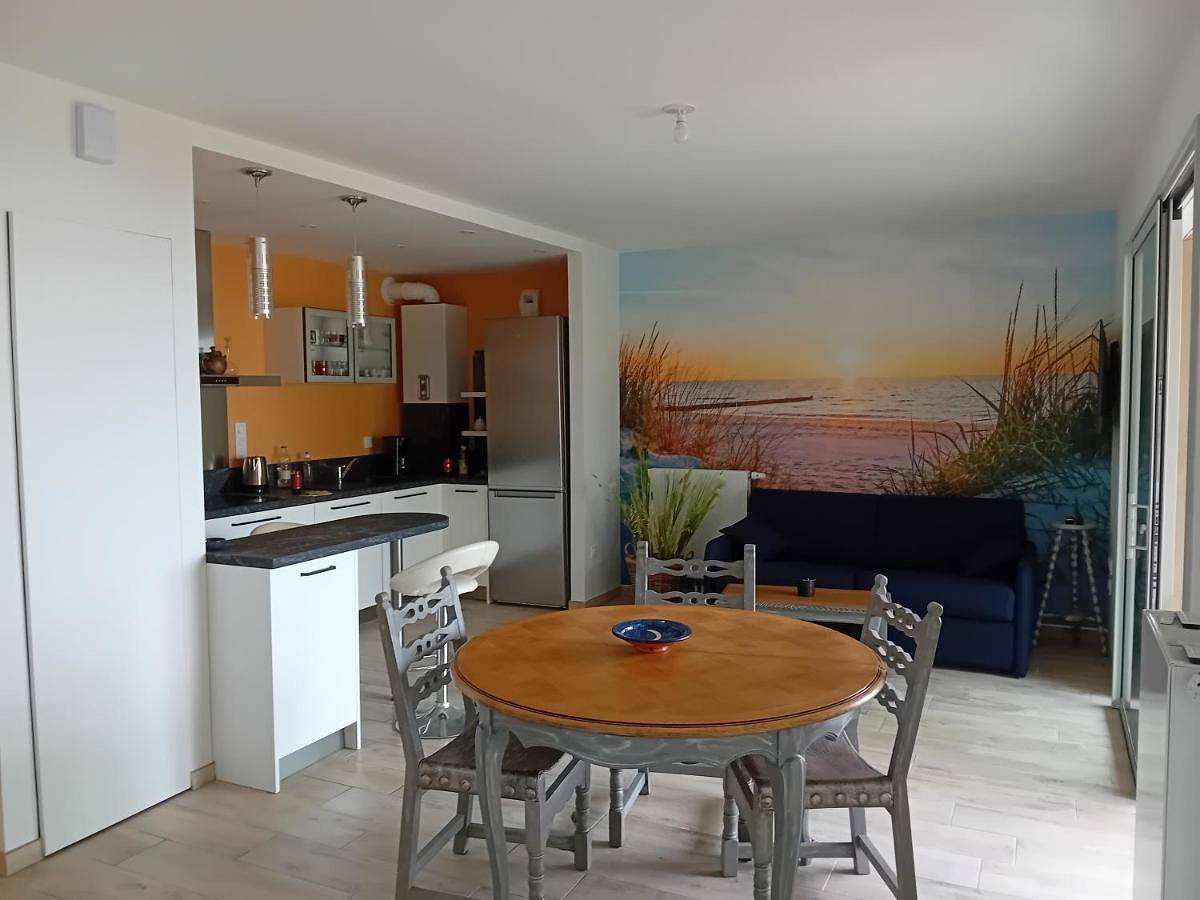 Appartement entier, One-Bedroom Apartment in Granville, Côte de la Déroute