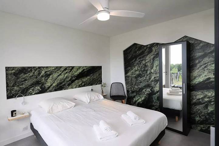 Location de vacances pour 2 personnes, avec terrasse et piscine, animaux acceptés à Sainte-Féréole - 2