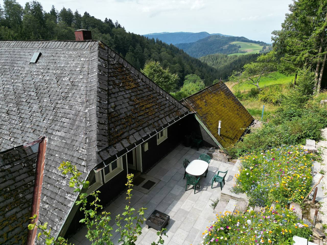 Ganze Wohnung, Ferienwohnung 'Schwarzwald Chalet - Karlshütte' mit Bergblick, privater Terrasse und Wlan in Gütenbach, Südschwarzwald