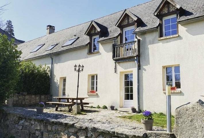 Gîte pour 6 personnes, avec terrasse ainsi que vue sur le lac et jardin, animaux acceptés