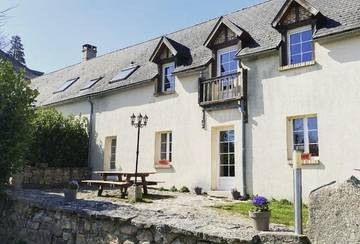 Gîte pour 6 personnes, avec terrasse ainsi que jardin et vue sur le lac, animaux acceptés dans Lac de Saint-Agnan