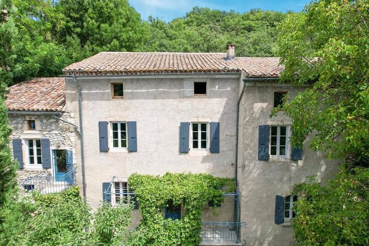 Cottage pour 2 personnes, avec piscine et jardin à Tharaux