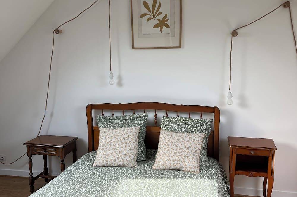 Detached stone house - Mt. St. Michel - set on a hill overlooking the bay in Roz-sur-Couesnon, Bahía del Monte Saint-Michel