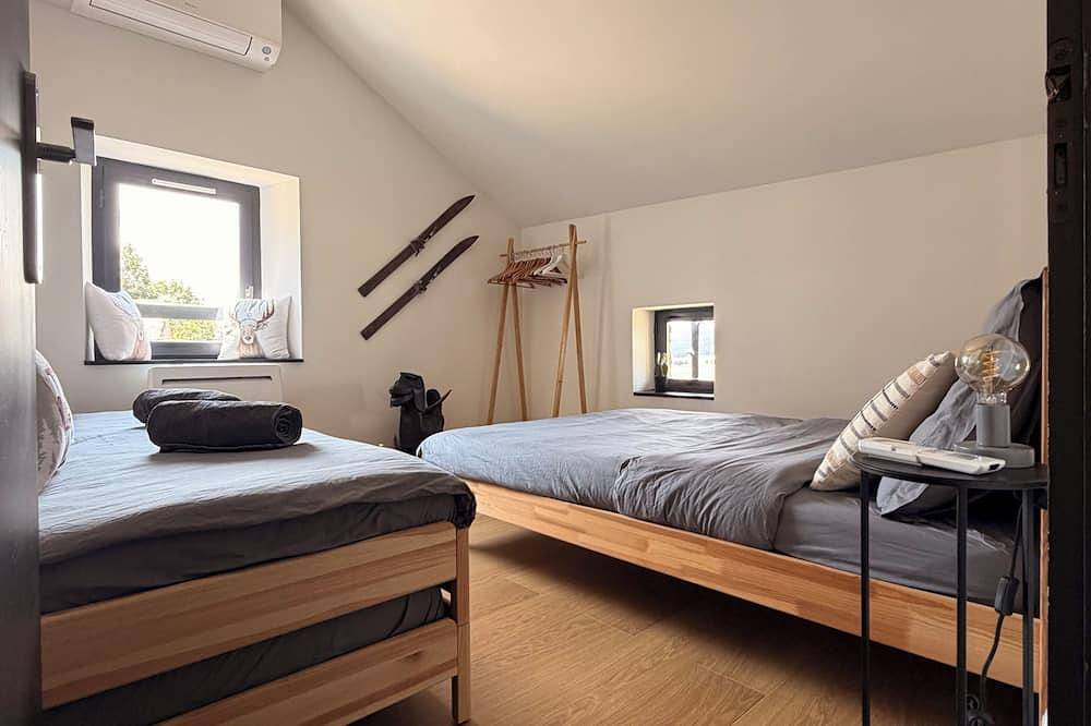 Odeillo Lodge | Lake View | Luxury | Sleeps 8 | Les Angles in Réal, Parc naturel régional des Pyrénées catalanes