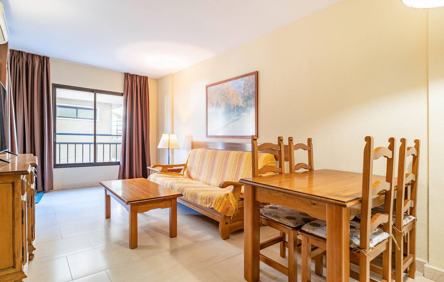 Apartamento vacacional entero, Acogedor Apartamento con Piscina y Wifi, a 1km de la Playa de Torreblanca in Playa Los Boliches, Fuengirola