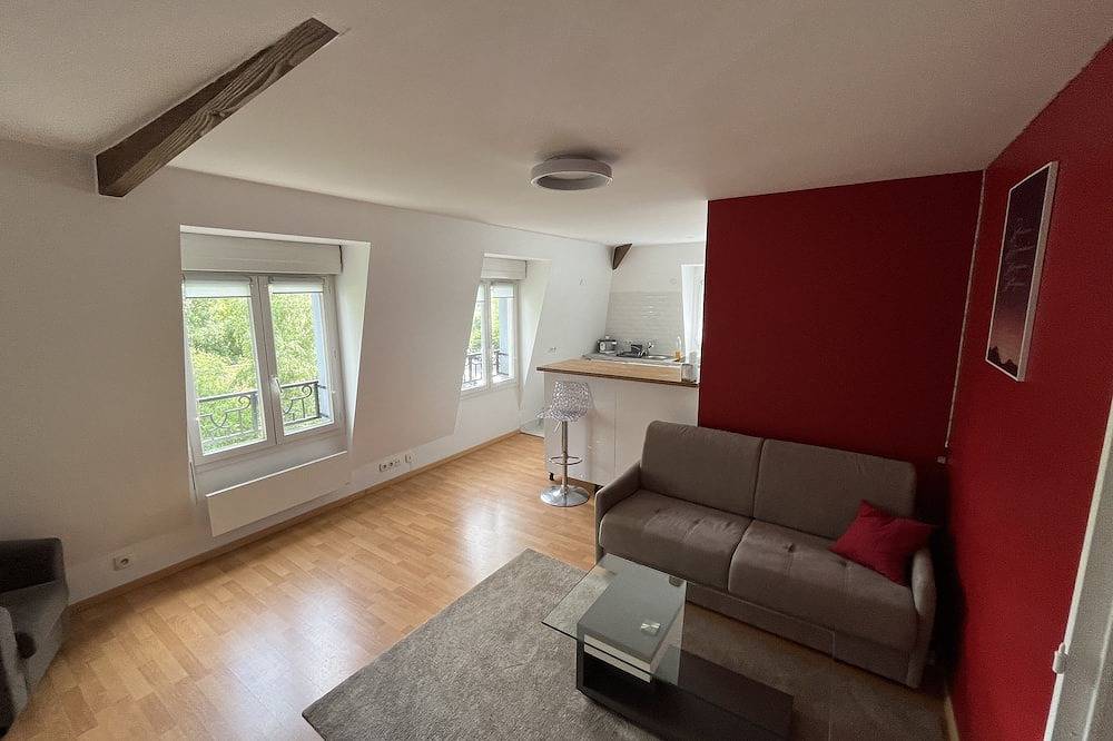 Entire apartment, Corbeil-Essonnes: Beautiful apartment near the river in Corbeil-Essonnes, Essonne